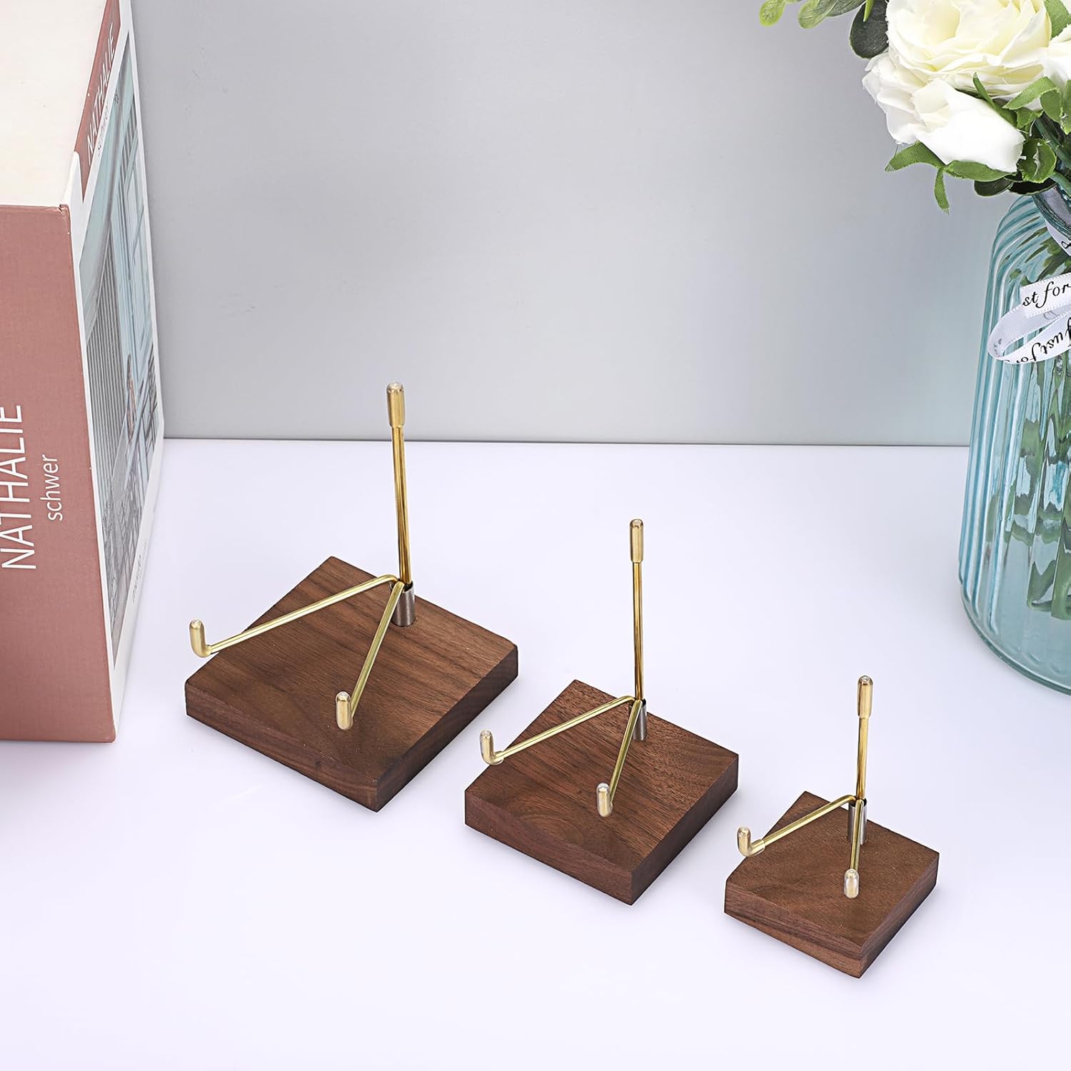 Hipiwe Adjustable Metal Arms Display Easel with Wooden Base